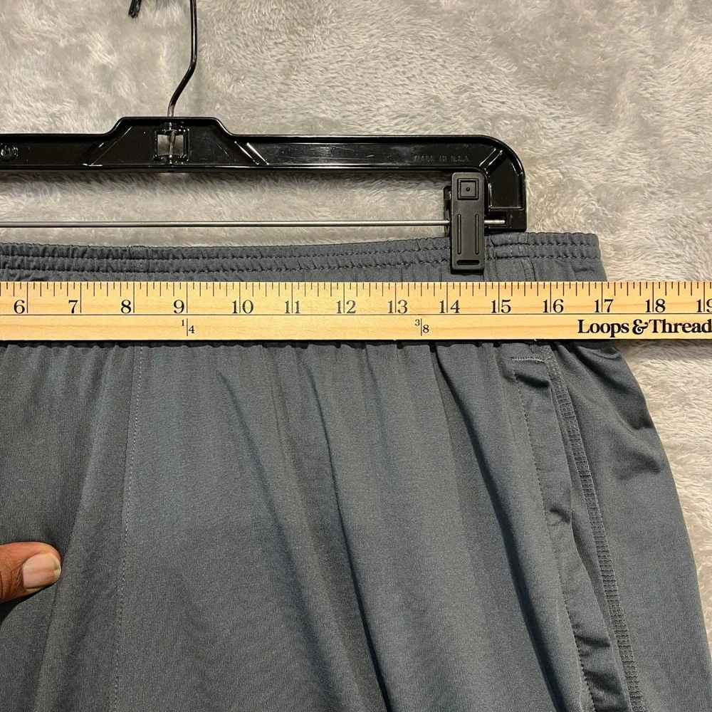 Under Armour Shorts Men XL Gray Graphic Print Loose Fit Athletic Gym Workout